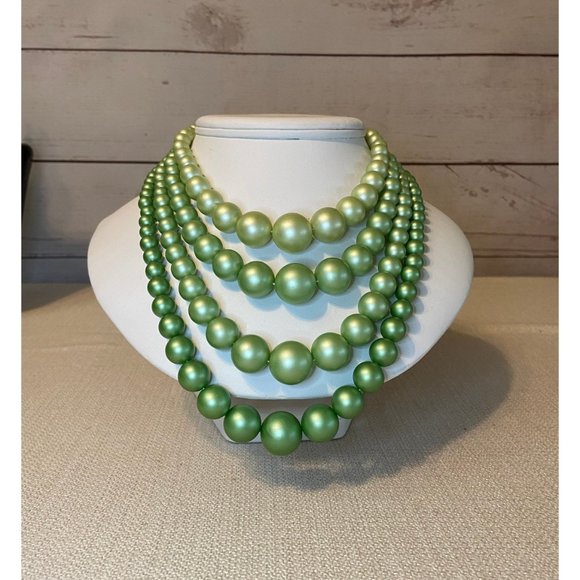 Vintage 1950's Green Beaded Necklace - Picture 2 of 5